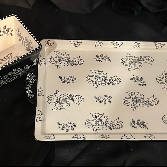 Baum serving tray. 9 5/8” x 15 5/8” Black & White design - Picture 4 of 14